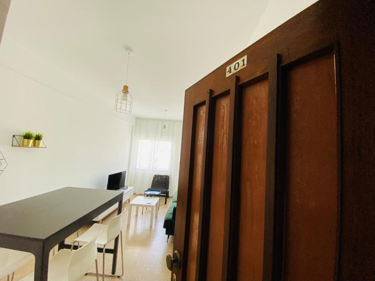 Simple One Bedroom Flat In Engomi Luaran gambar
