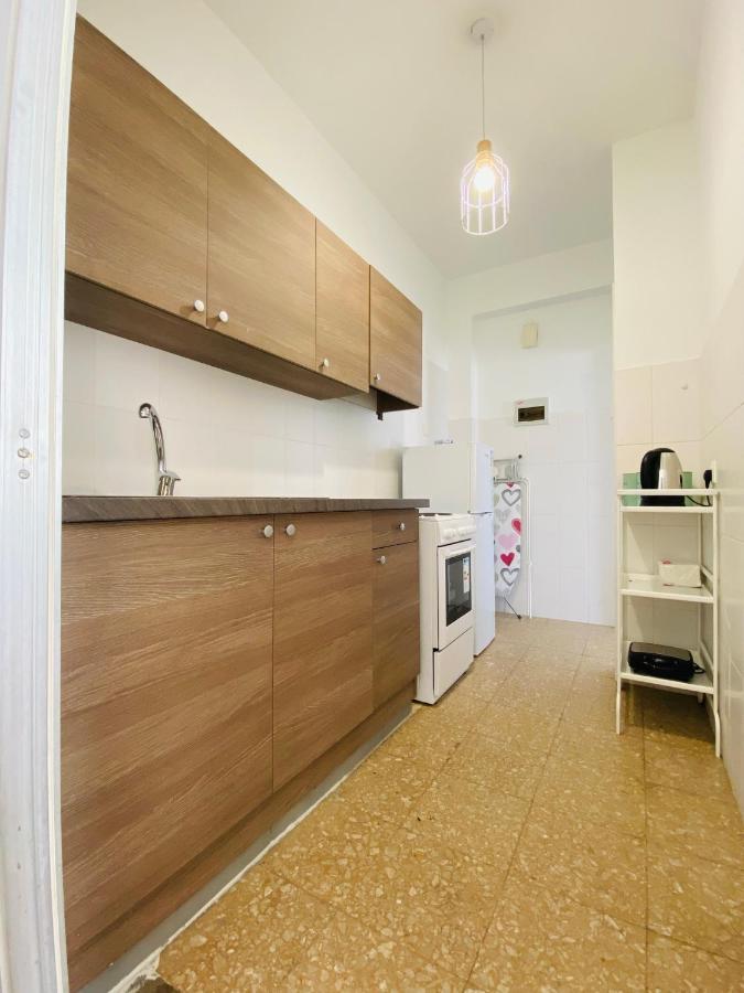 Simple One Bedroom Flat In Engomi Luaran gambar