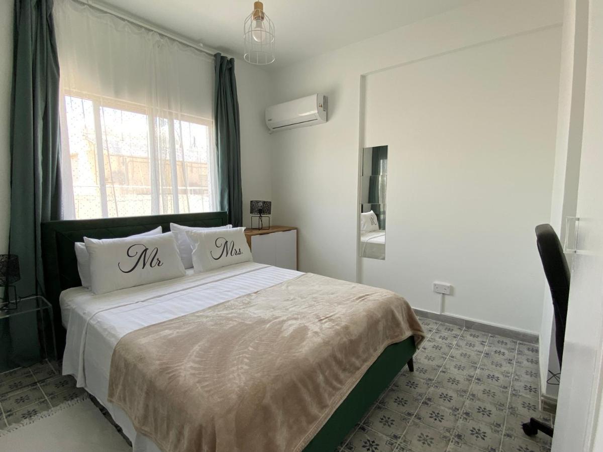 Simple One Bedroom Flat In Engomi Luaran gambar