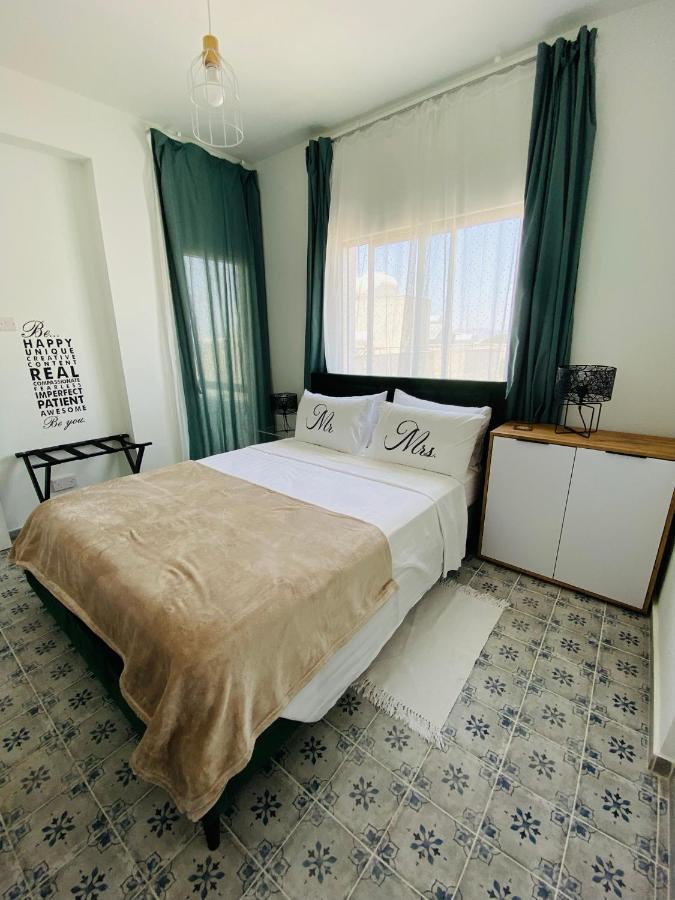 Simple One Bedroom Flat In Engomi Luaran gambar