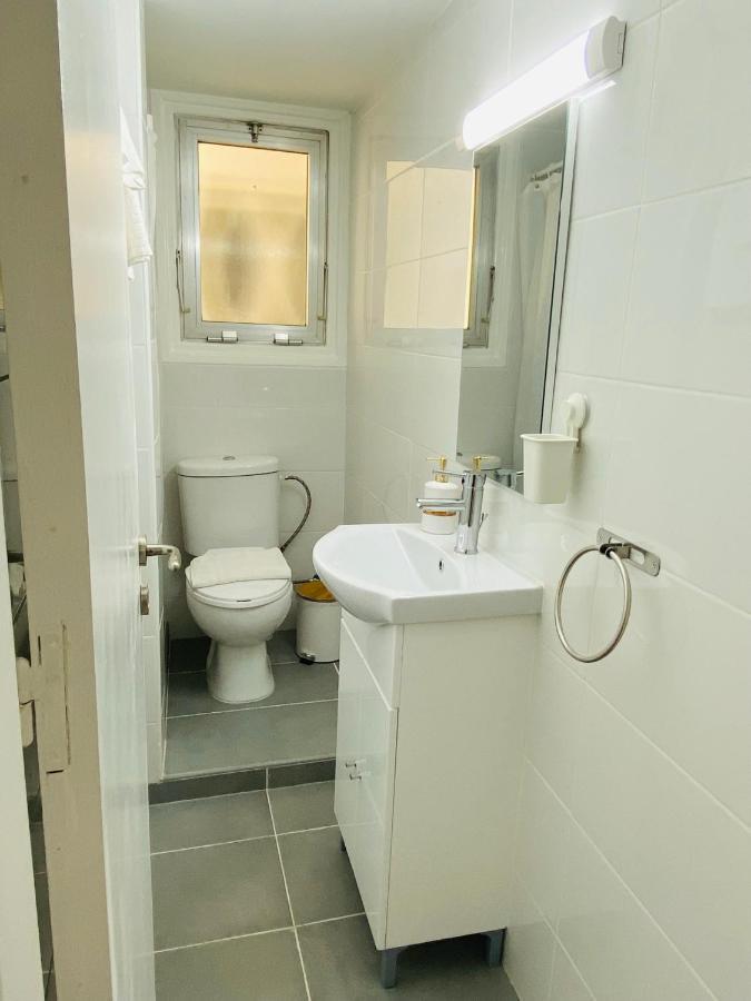 Simple One Bedroom Flat In Engomi Luaran gambar